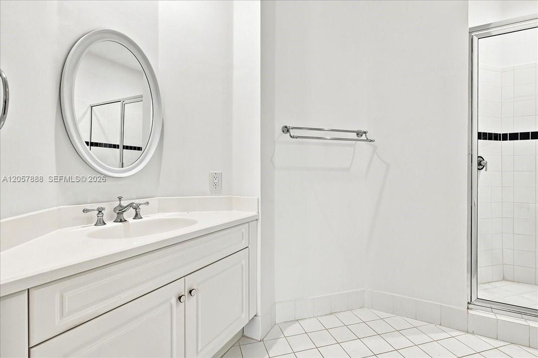 OPEN, CLEAN AND SPACIOUS!