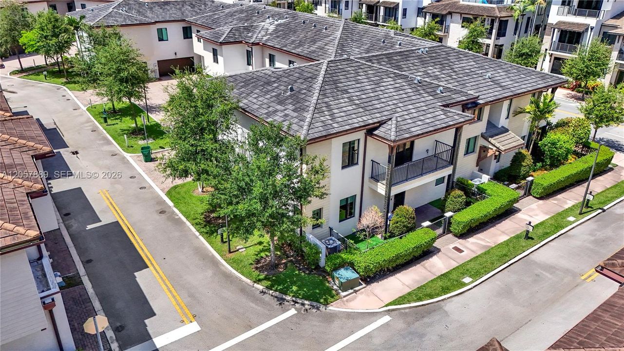 For Sale: $729,000 (3 beds, 2 baths, 1570 Square Feet)