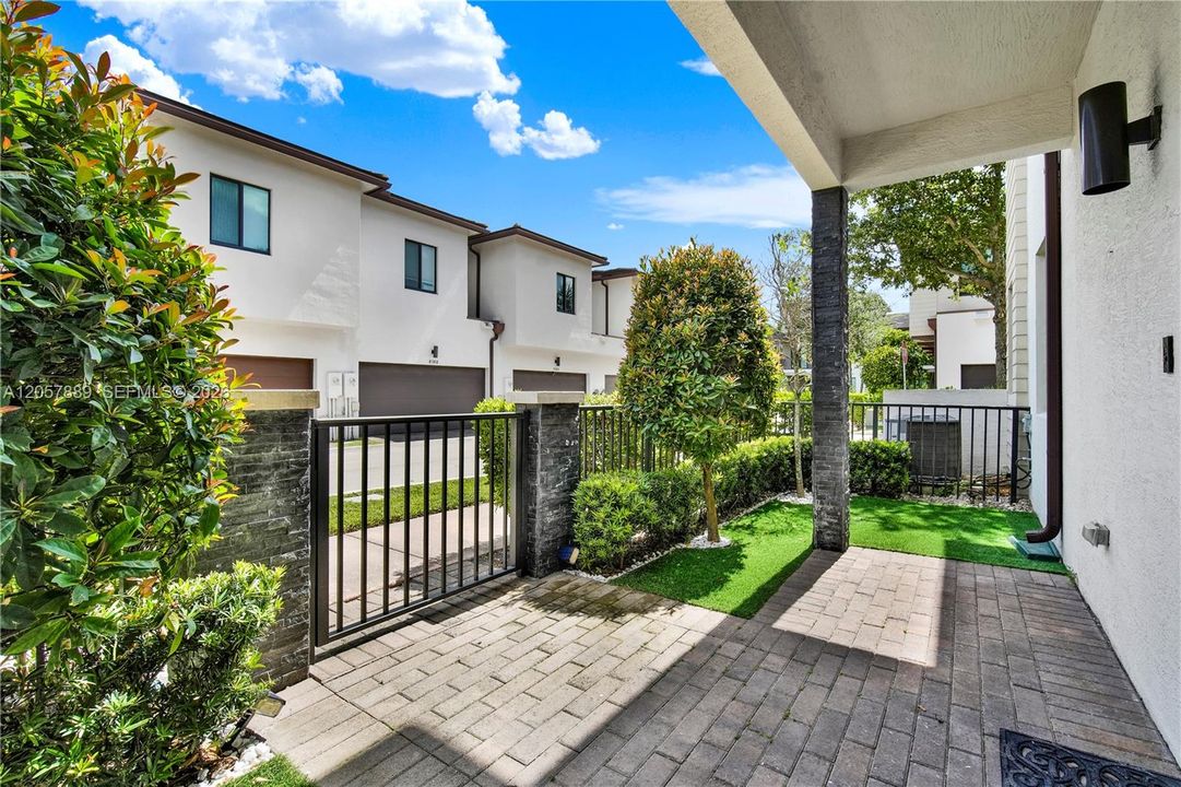 For Sale: $729,000 (3 beds, 2 baths, 1570 Square Feet)