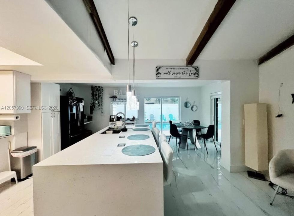 В аренду: $4,000 (3 спален, 2 ванн, 1319 Квадратных фут)