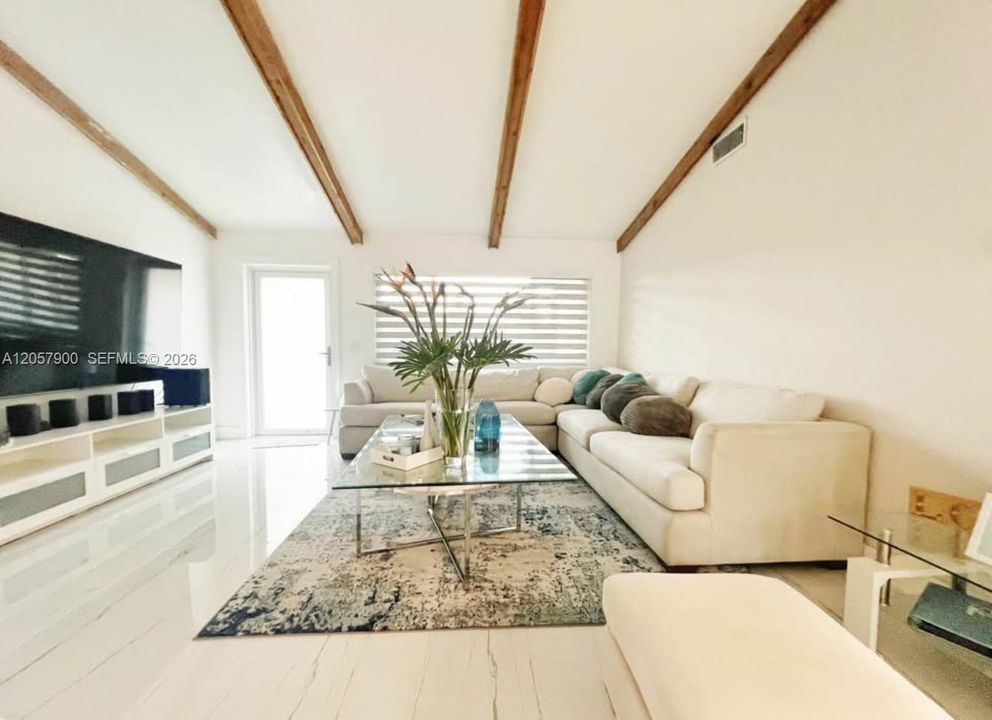 В аренду: $4,000 (3 спален, 2 ванн, 1319 Квадратных фут)