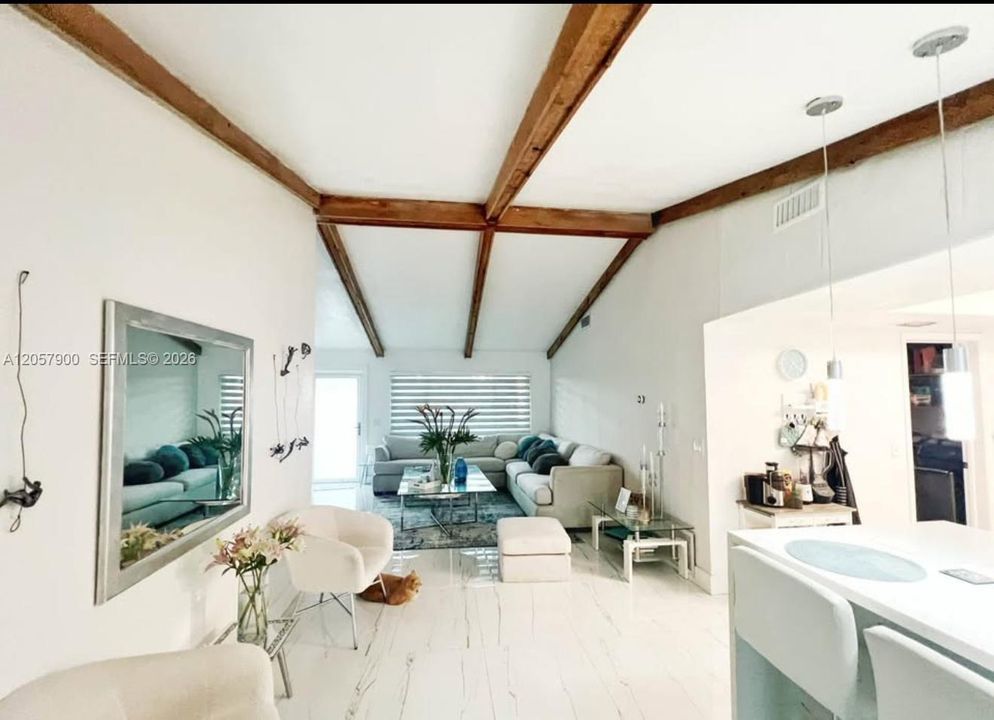 В аренду: $4,000 (3 спален, 2 ванн, 1319 Квадратных фут)