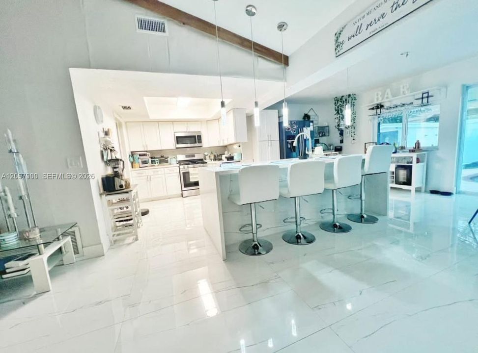 В аренду: $4,000 (3 спален, 2 ванн, 1319 Квадратных фут)