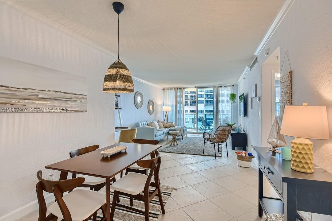 For Rent: $2,750 (1 beds, 1 baths, 745 Square Feet)