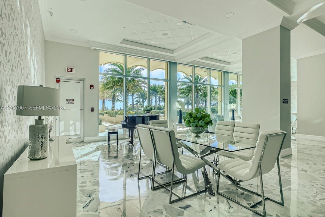 For Rent: $2,750 (1 beds, 1 baths, 745 Square Feet)