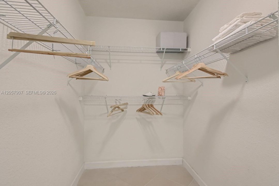 For Rent: $2,750 (1 beds, 1 baths, 745 Square Feet)