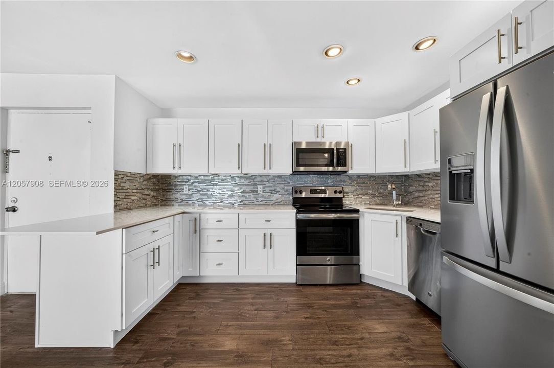 For Rent: $2,300 (2 beds, 1 baths, 862 Square Feet)