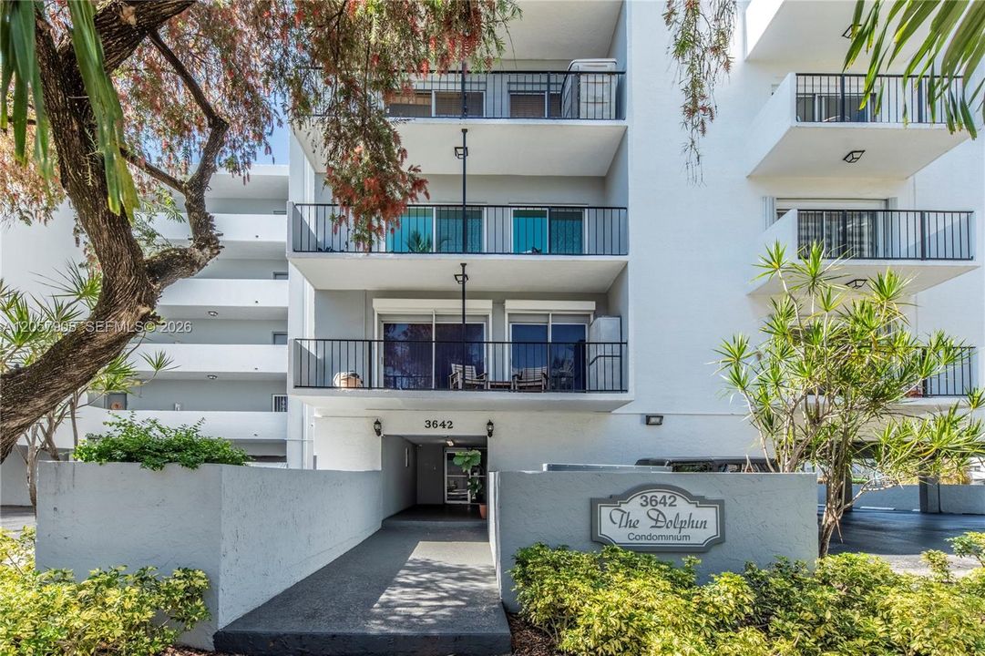 For Rent: $2,300 (2 beds, 1 baths, 862 Square Feet)