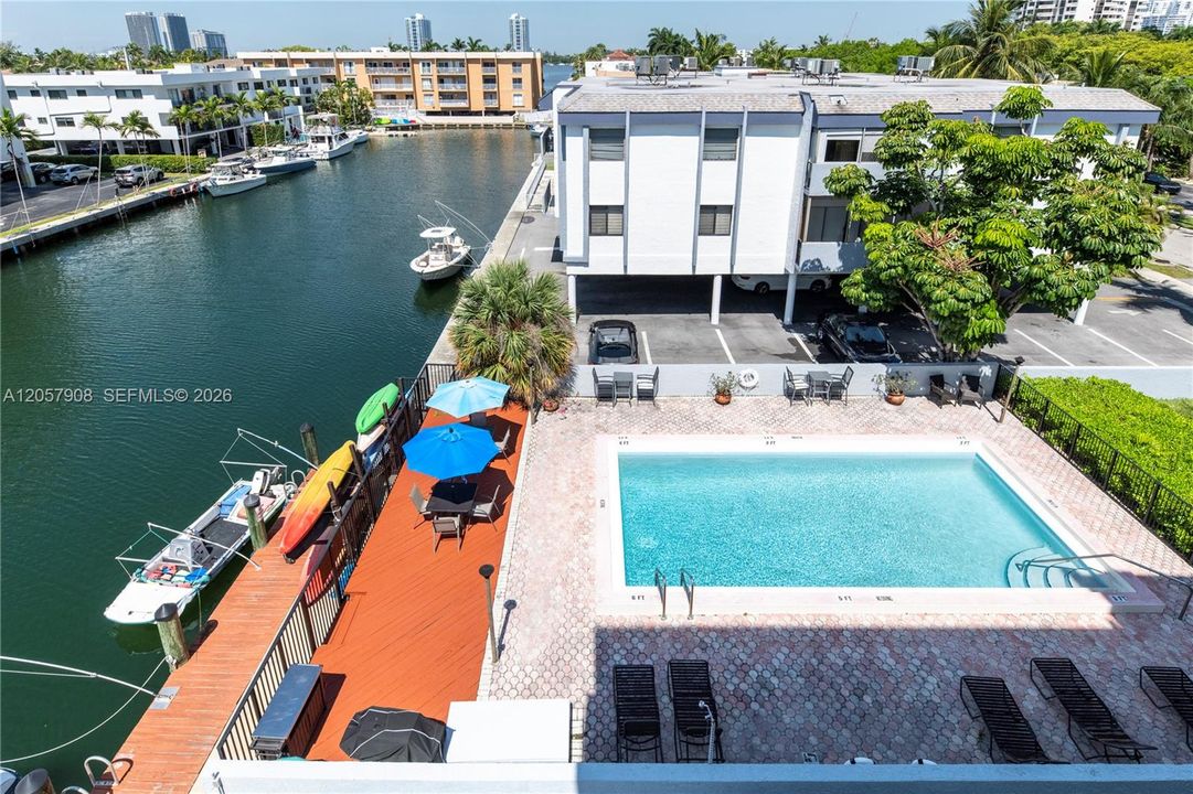 For Rent: $2,300 (2 beds, 1 baths, 862 Square Feet)