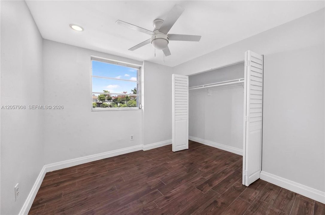 For Rent: $2,300 (2 beds, 1 baths, 862 Square Feet)