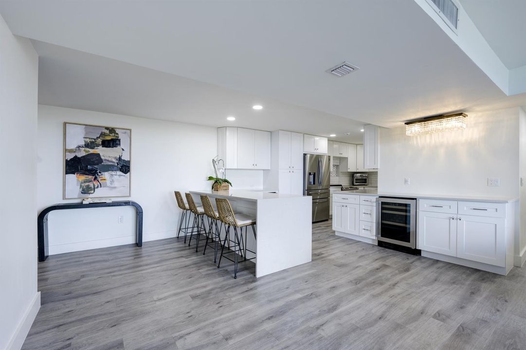 Kitchen & Bar