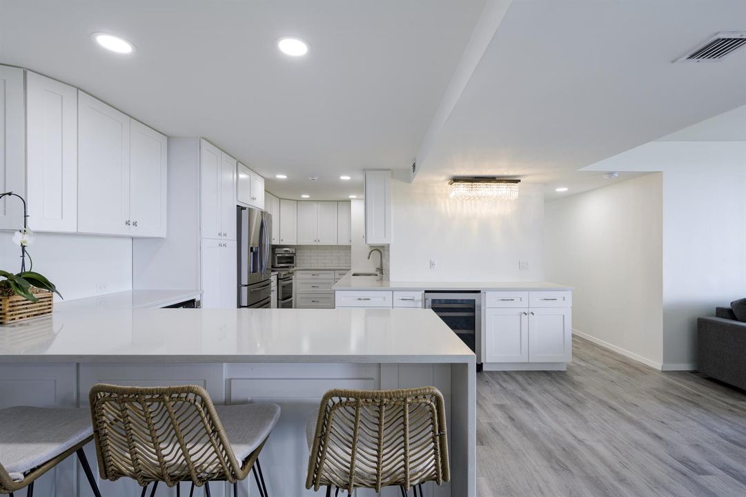 Kitchen & Bar