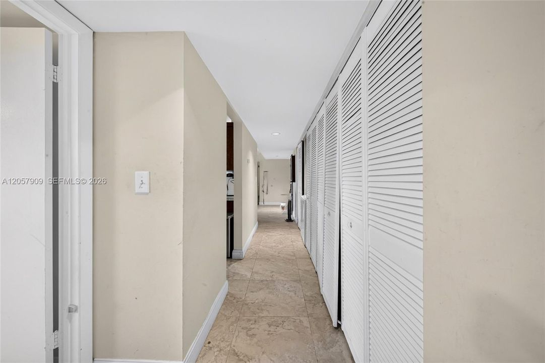 For Sale: $299,000 (2 beds, 2 baths, 1330 Square Feet)