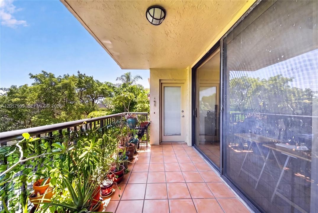 For Sale: $299,000 (2 beds, 2 baths, 1330 Square Feet)