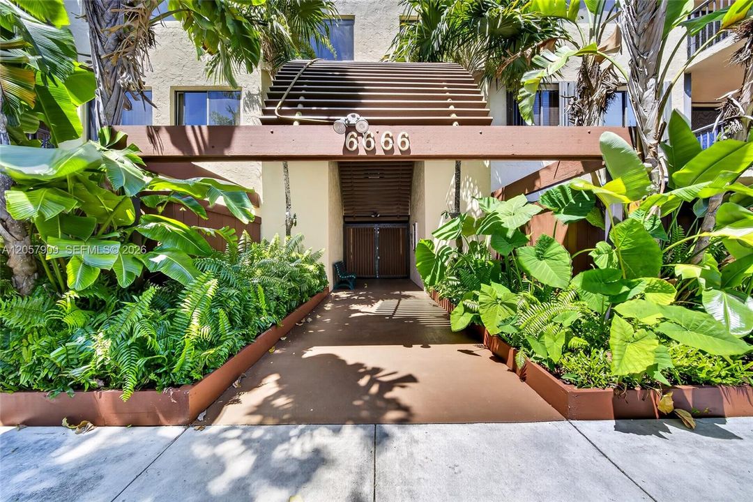 For Sale: $299,000 (2 beds, 2 baths, 1330 Square Feet)