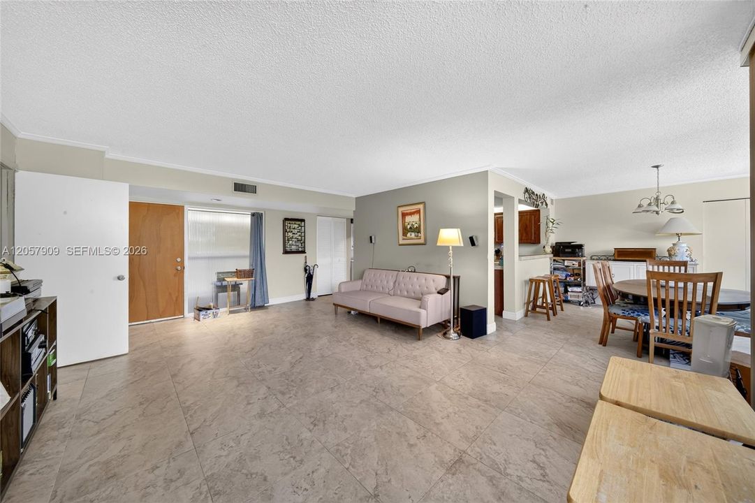 For Sale: $299,000 (2 beds, 2 baths, 1330 Square Feet)