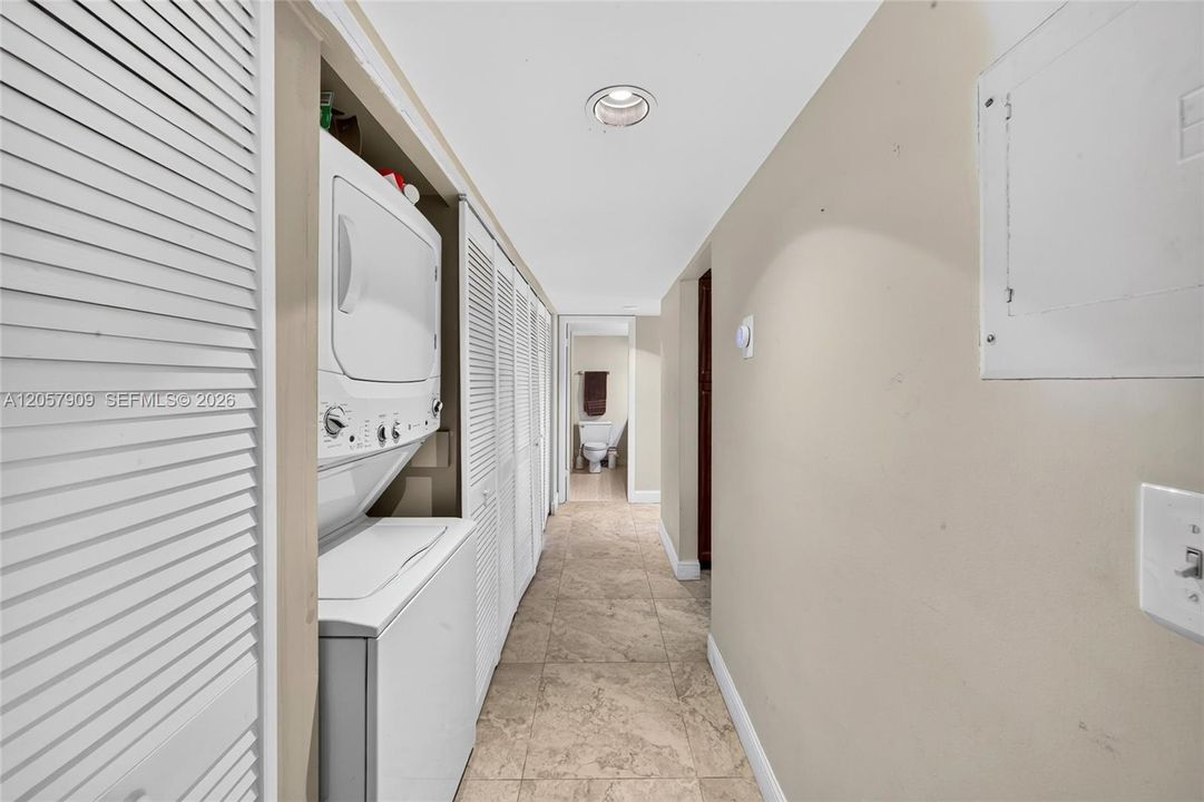 For Sale: $299,000 (2 beds, 2 baths, 1330 Square Feet)