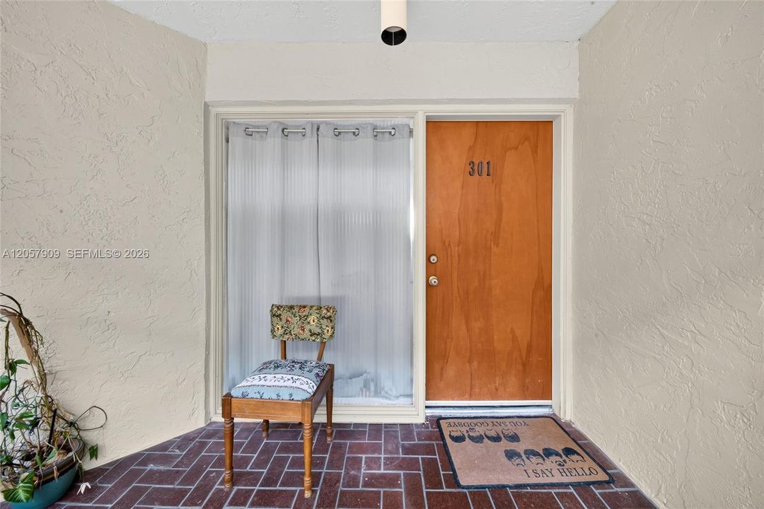 For Sale: $299,000 (2 beds, 2 baths, 1330 Square Feet)