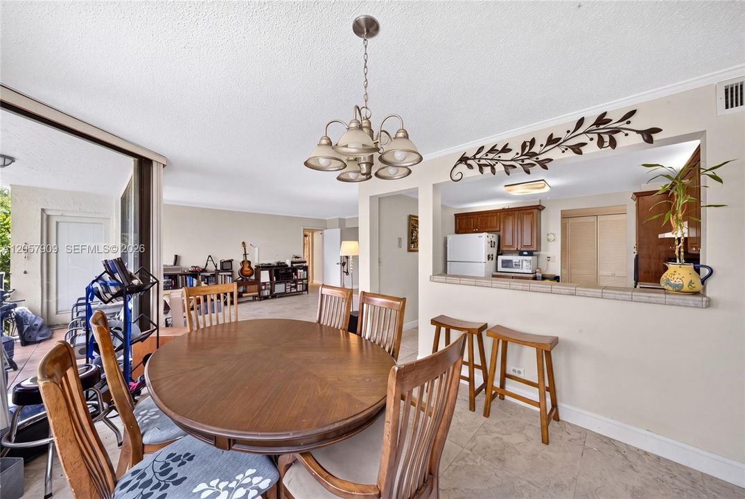 For Sale: $299,000 (2 beds, 2 baths, 1330 Square Feet)