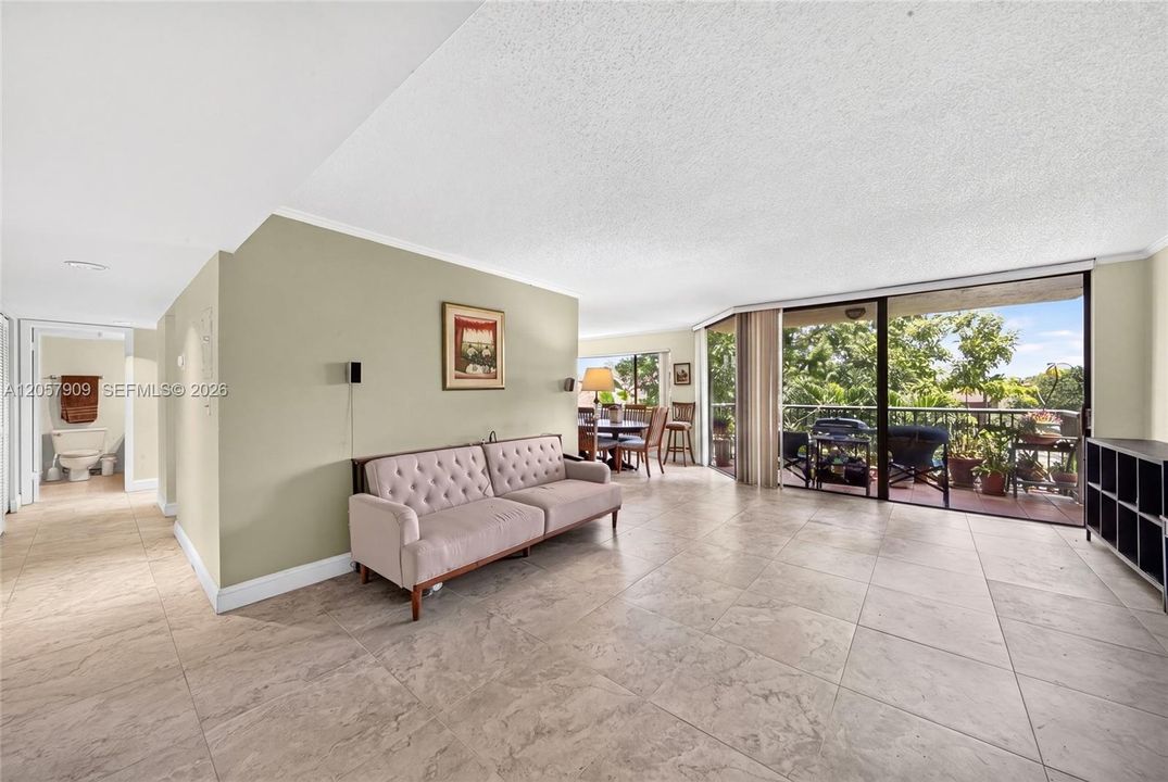 For Sale: $299,000 (2 beds, 2 baths, 1330 Square Feet)