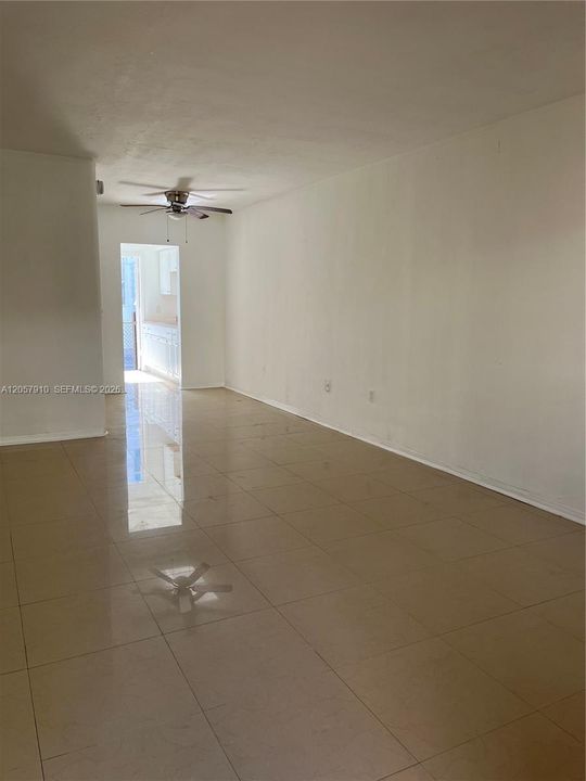 В аренду: $1,500 (0 спален, 1 ванн, 1640 Квадратных фут)