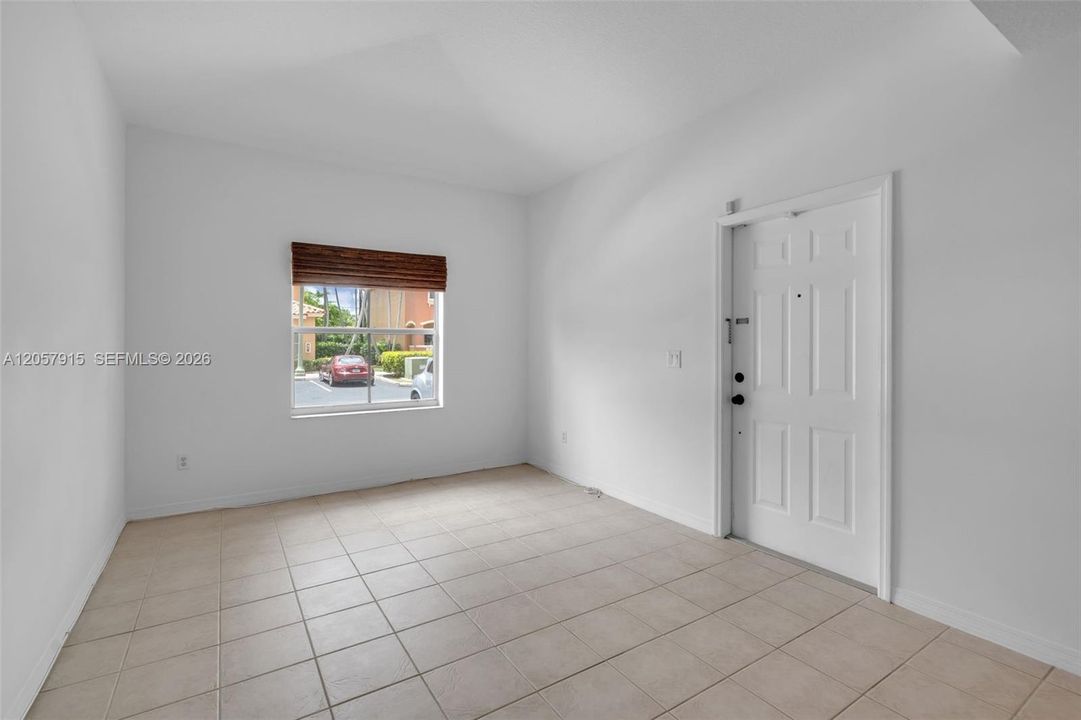 На продажу: $379,000 (2 спален, 2 ванн, 1379 Квадратных фут)
