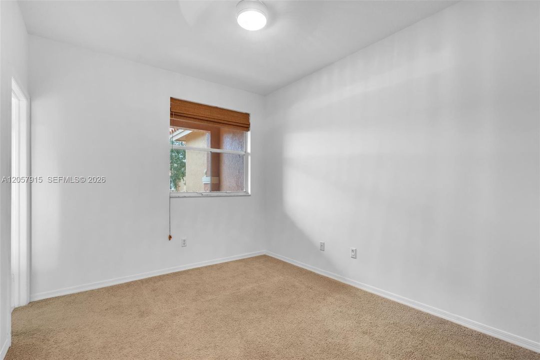 На продажу: $379,000 (2 спален, 2 ванн, 1379 Квадратных фут)