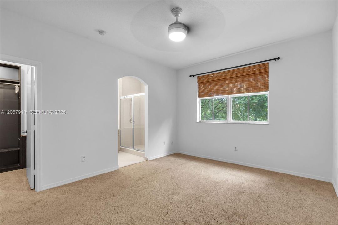 На продажу: $379,000 (2 спален, 2 ванн, 1379 Квадратных фут)