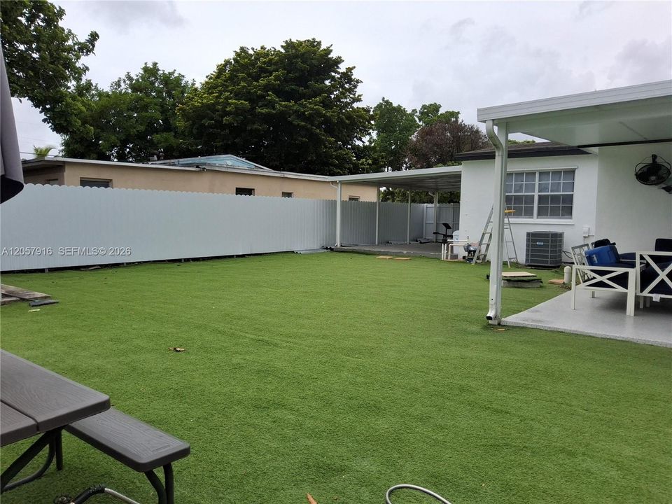 En Venta: $660,000 (4 camas, 2 baños, 1925 Pies cuadrados)