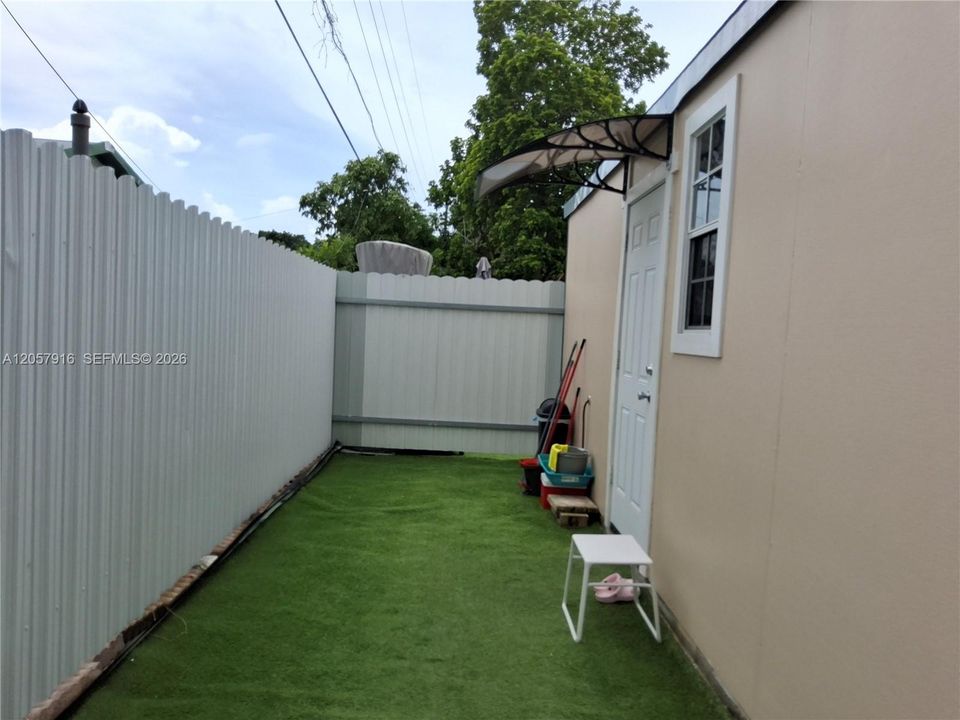 En Venta: $660,000 (4 camas, 2 baños, 1925 Pies cuadrados)