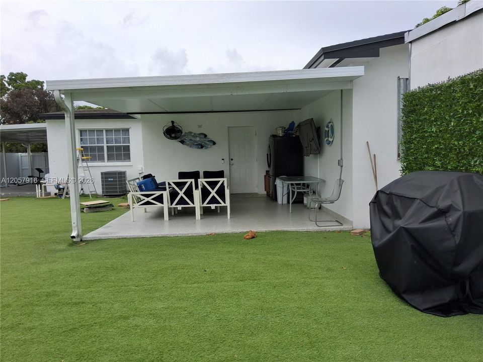 En Venta: $660,000 (4 camas, 2 baños, 1925 Pies cuadrados)