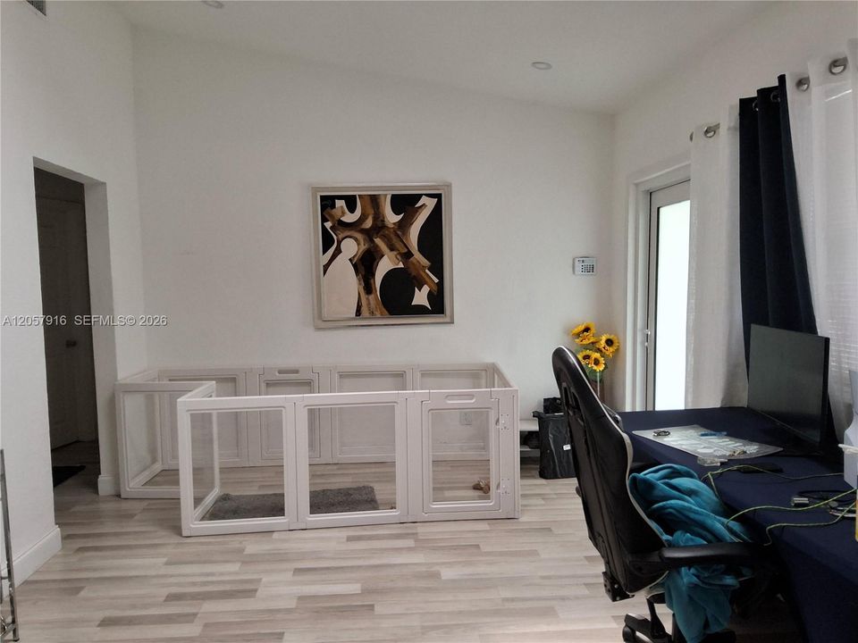 En Venta: $660,000 (4 camas, 2 baños, 1925 Pies cuadrados)