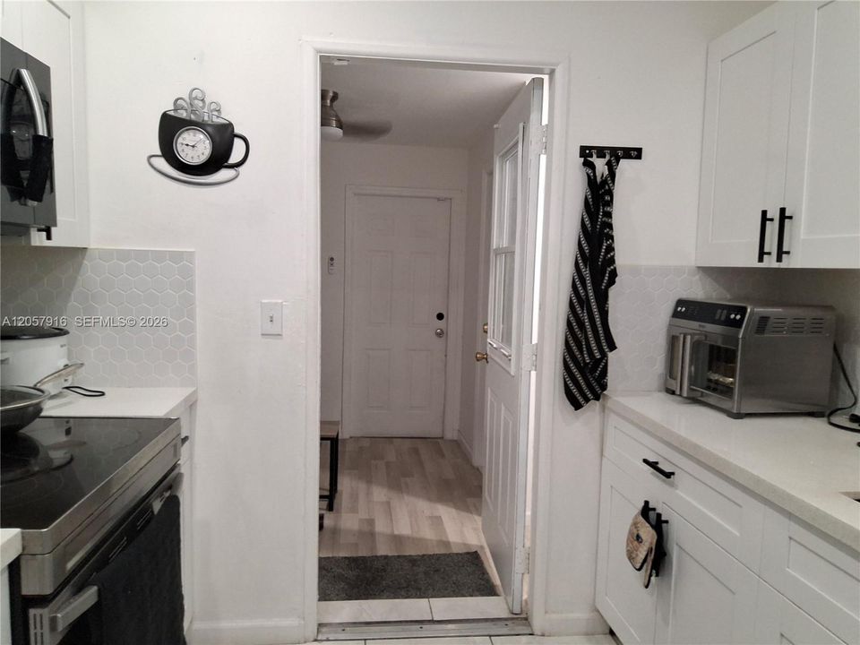 En Venta: $660,000 (4 camas, 2 baños, 1925 Pies cuadrados)