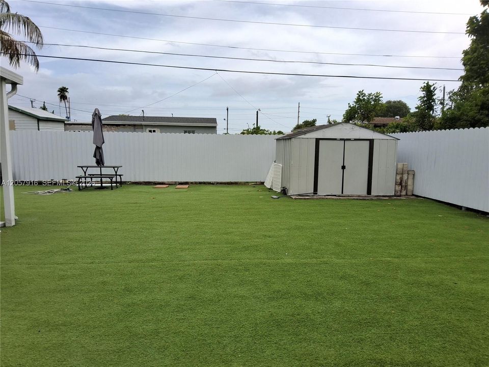 En Venta: $660,000 (4 camas, 2 baños, 1925 Pies cuadrados)