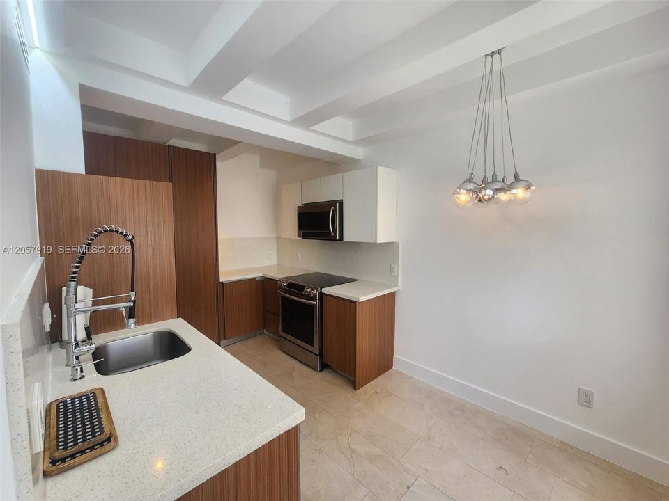 В аренду: $2,200 (1 спален, 1 ванн, 540 Квадратных фут)