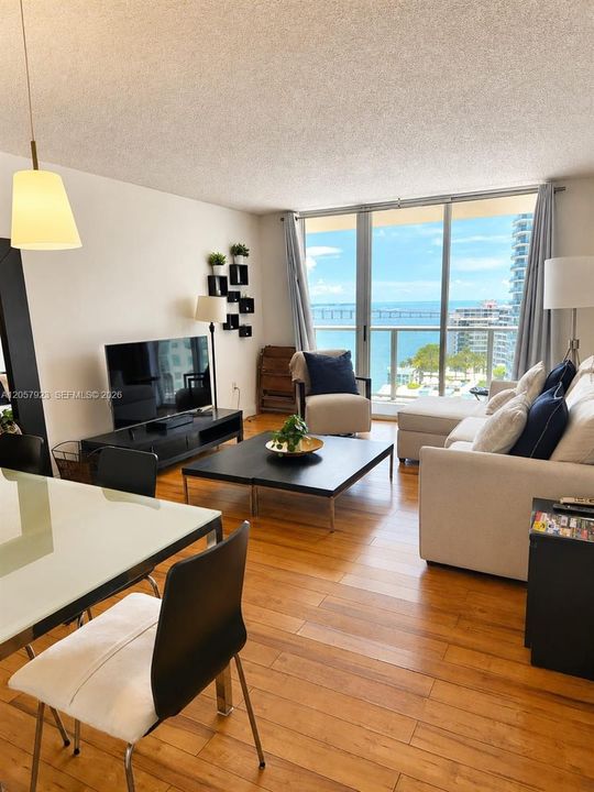 В аренду: $3,850 (1 спален, 1 ванн, 750 Квадратных фут)