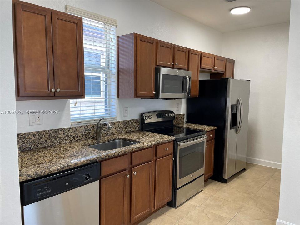 For Rent: $1,600 (0 beds, 1 baths, 434 Square Feet)