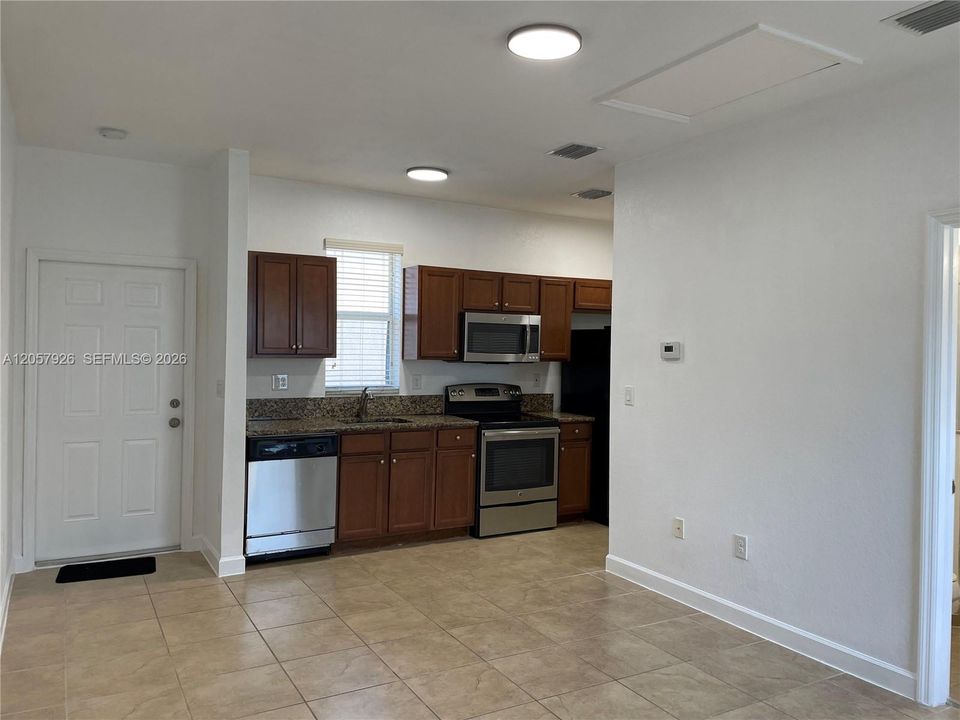 For Rent: $1,600 (0 beds, 1 baths, 434 Square Feet)