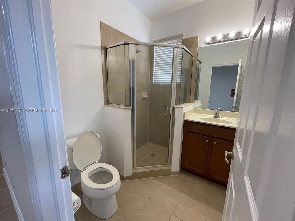 For Rent: $1,600 (0 beds, 1 baths, 434 Square Feet)