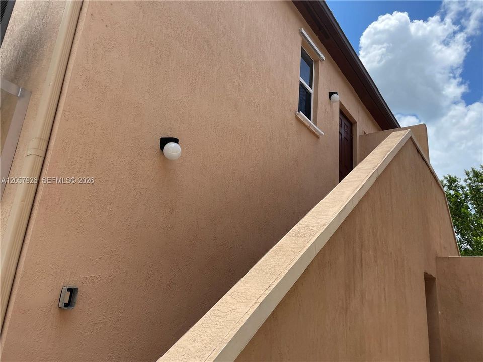 For Rent: $1,600 (0 beds, 1 baths, 434 Square Feet)