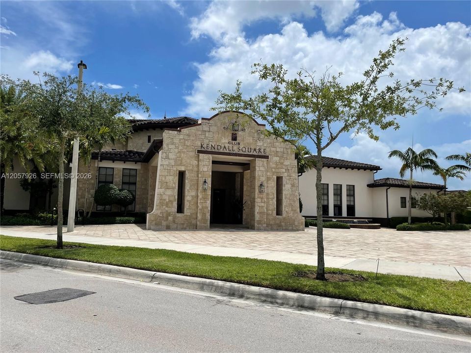 For Rent: $1,600 (0 beds, 1 baths, 434 Square Feet)