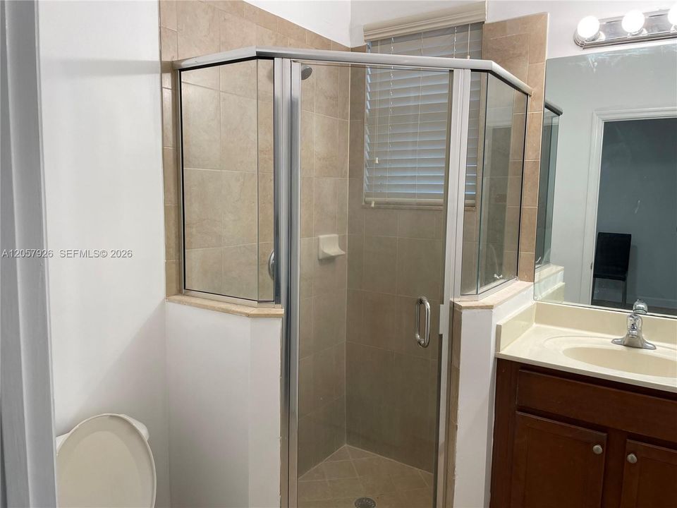 For Rent: $1,600 (0 beds, 1 baths, 434 Square Feet)