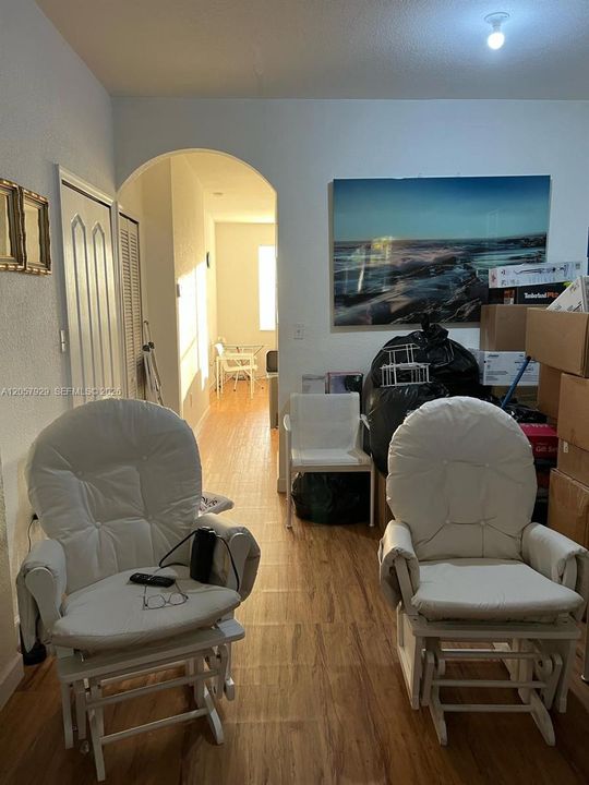 For Rent: $2,500 (3 beds, 2 baths, 1142 Square Feet)