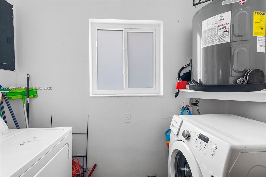В аренду: $3,600 (3 спален, 2 ванн, 1207 Квадратных фут)