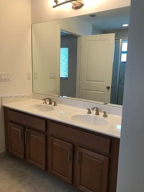 En Venta: $539,000 (3 camas, 2 baños, 1777 Pies cuadrados)