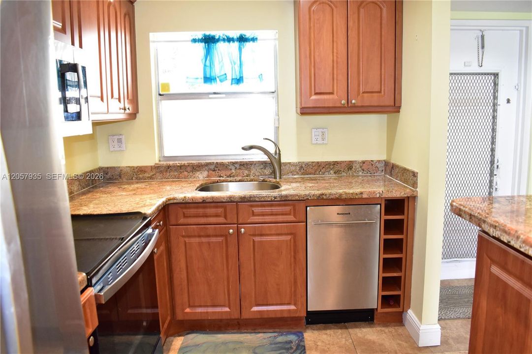 For Sale: $106,000 (2 beds, 2 baths, 850 Square Feet)