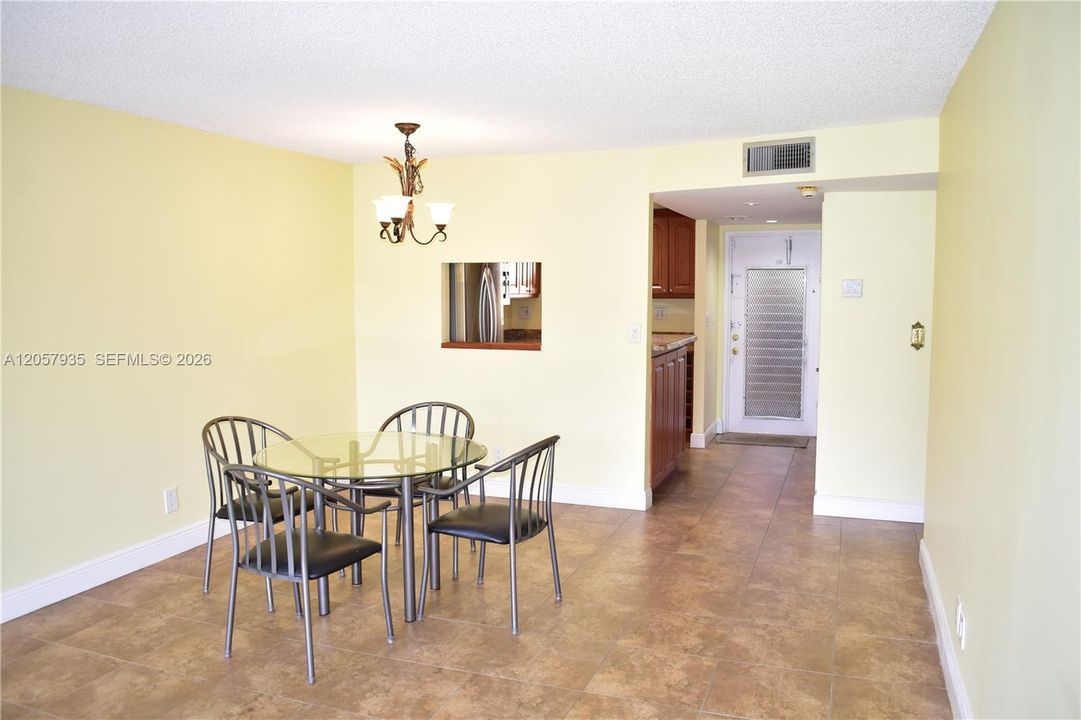 For Sale: $106,000 (2 beds, 2 baths, 850 Square Feet)