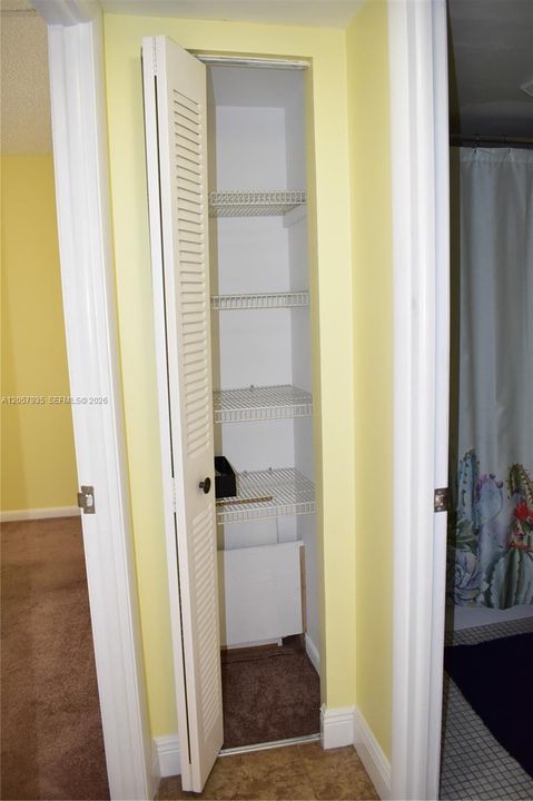For Sale: $106,000 (2 beds, 2 baths, 850 Square Feet)