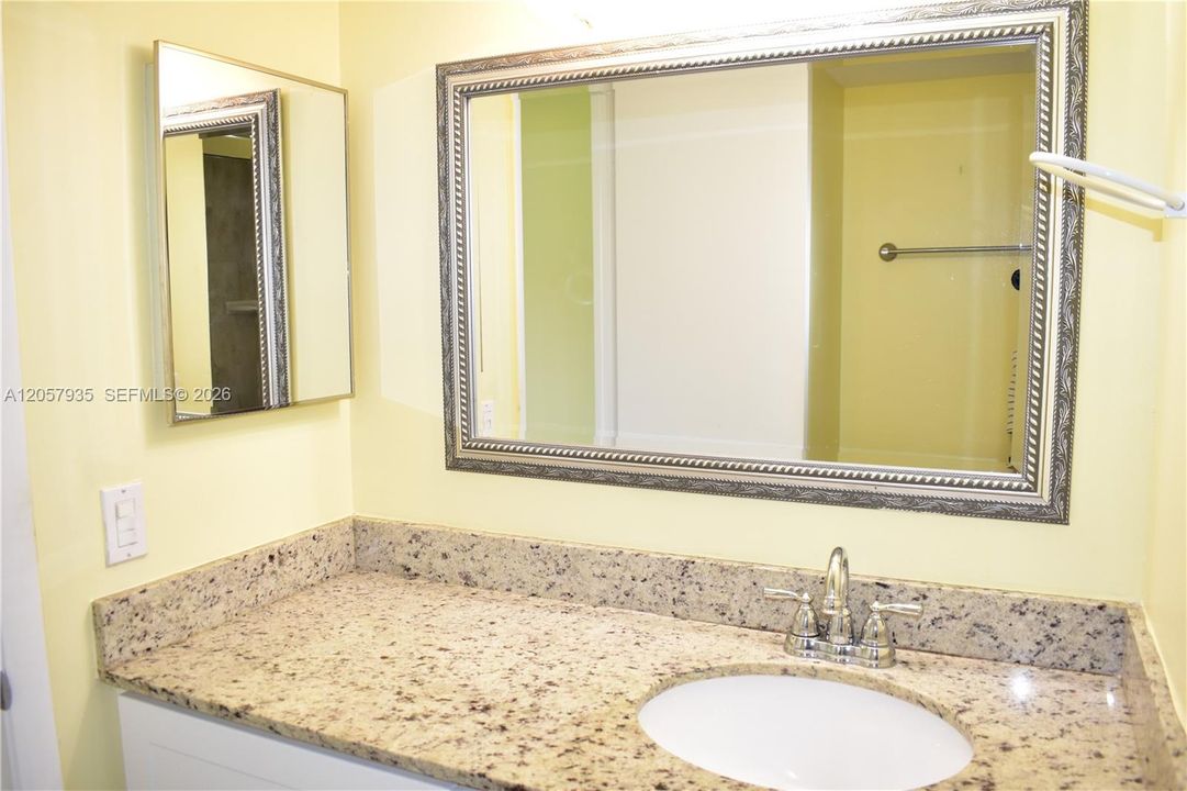 For Sale: $106,000 (2 beds, 2 baths, 850 Square Feet)