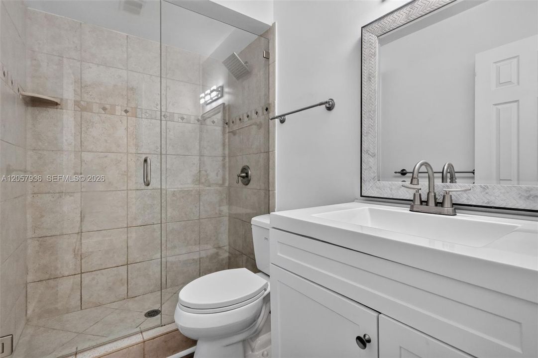 На продажу: $425,000 (2 спален, 2 ванн, 1007 Квадратных фут)